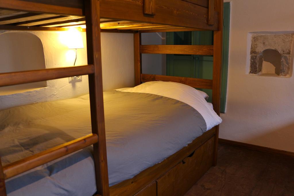 Stone City Hostel ジロカストラ エクステリア 写真