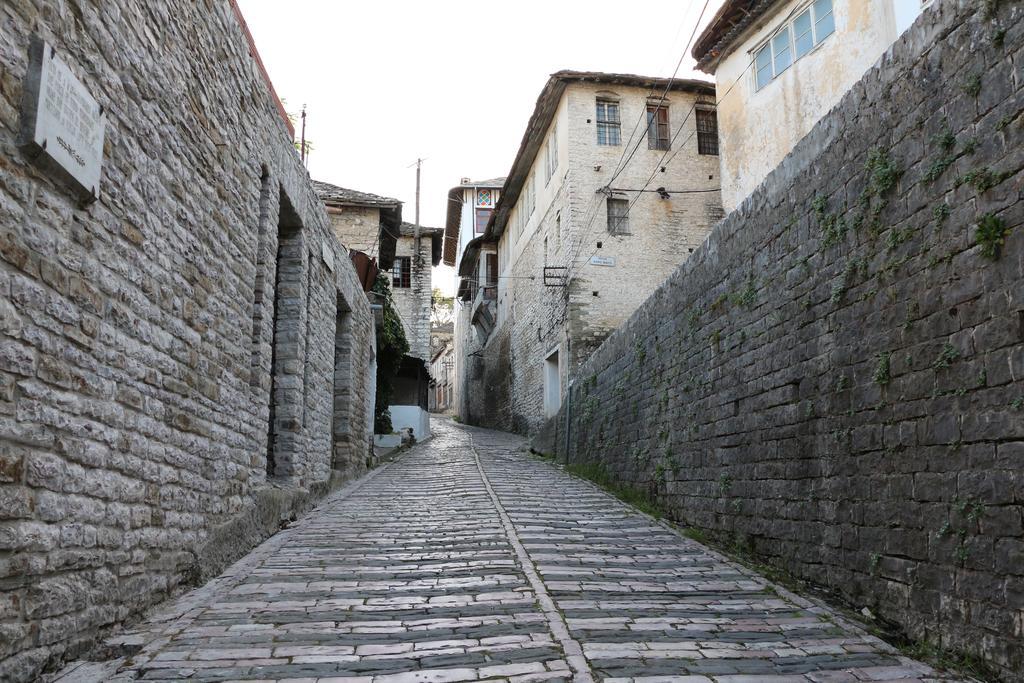 Stone City Hostel ジロカストラ エクステリア 写真