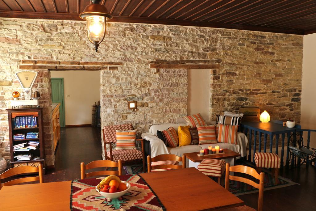 Stone City Hostel ジロカストラ エクステリア 写真