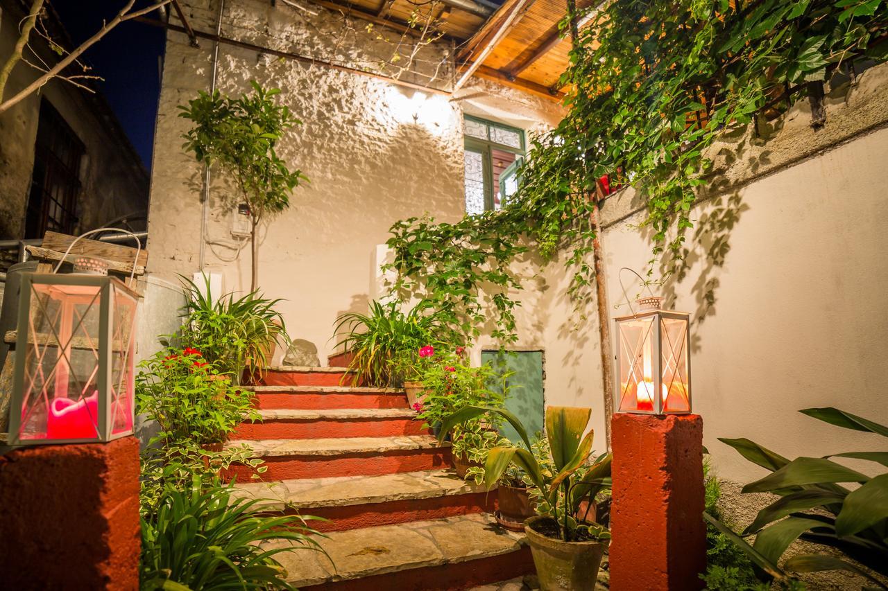 Stone City Hostel ジロカストラ エクステリア 写真